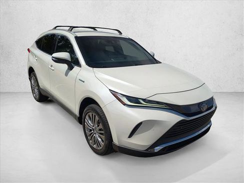 Used 2021 Toyota Venza XLE w/ Softex Package image 3