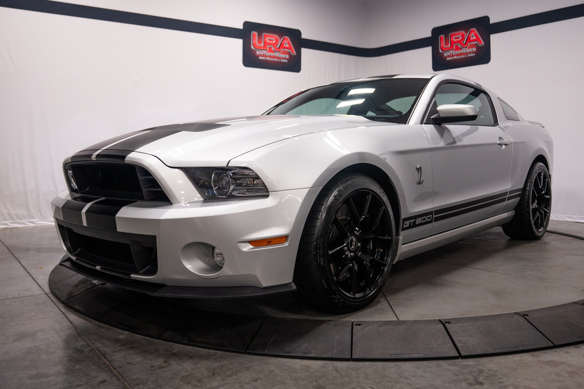 Used 2013 Ford Mustang Shelby GT500 RWD image 2