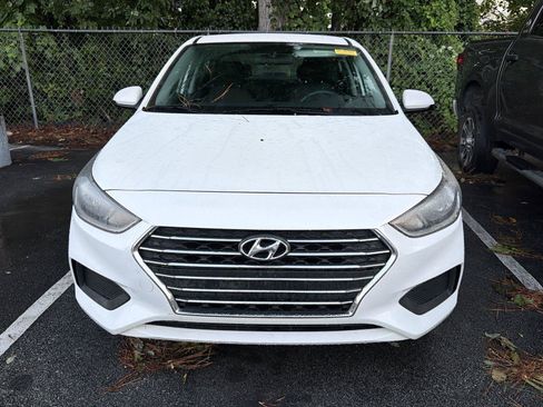 Used 2021 Hyundai Accent SE FWD image 2