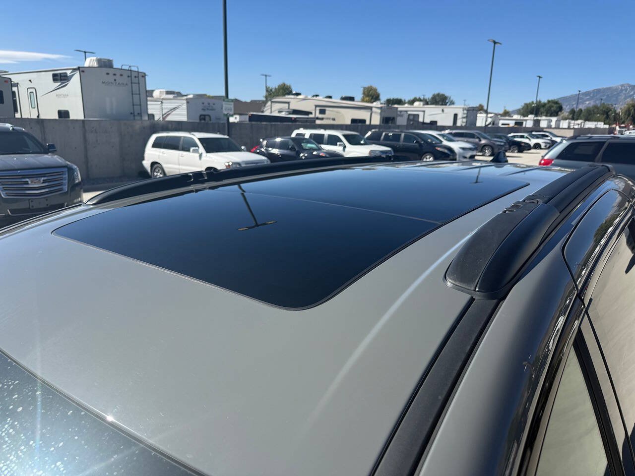 Used 2023 Chrysler Pacifica Limited w/ Uconnect Theater Family Group AWD/4WD image 9