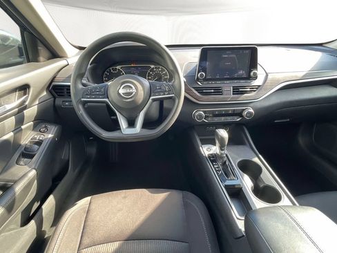 Used 2025 Nissan Altima 2.5 SV FWD image 11
