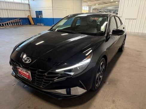 Used 2023 Hyundai Elantra Limited FWD image 7