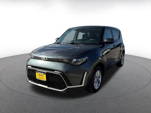Used 2025 Kia Soul LX w/ LX Technology Package FWD image 5