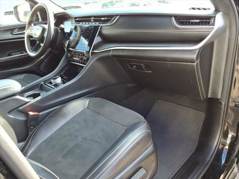 Used 2023 Jeep Grand Cherokee L Altitude image 10