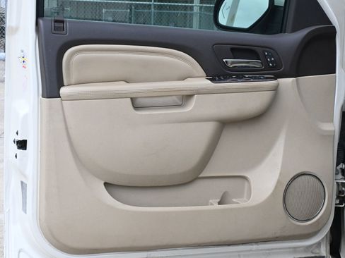 Used 2013 GMC Yukon XL Denali RWD image 17