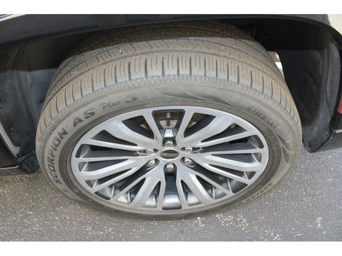 Used 2022 Jeep Wagoneer Series III w/ Premium Group I image 9