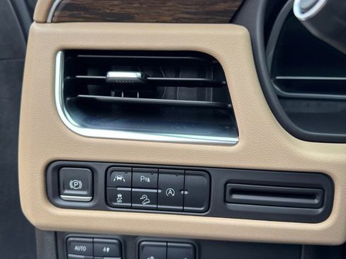 Certified 2023 Chevrolet Suburban Premier image 19