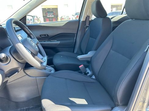 New 2025 Nissan Kicks Play S image 9