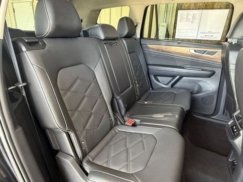 Used 2025 Volkswagen Atlas SE image 41