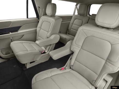 Used 2018 Lincoln Navigator L Reserve w/ Technology Package AWD/4WD image 12