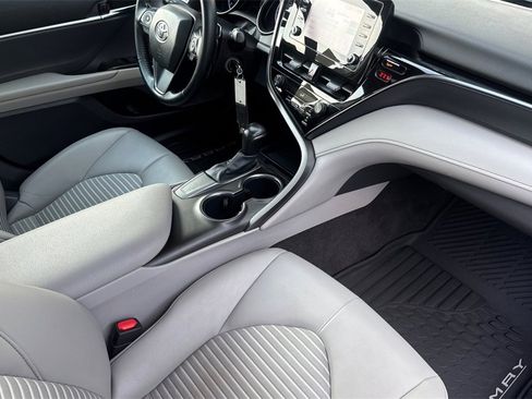 Used 2021 Toyota Camry SE image 14