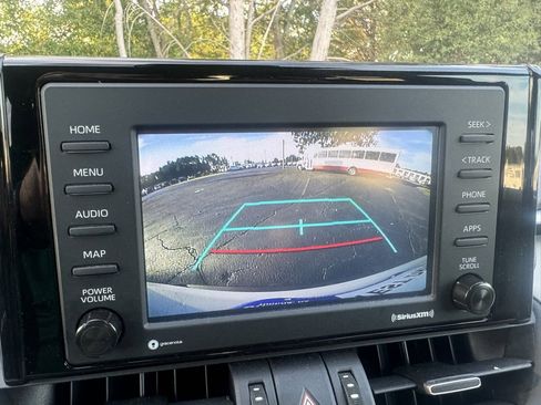 Used 2021 Toyota RAV4 XLE Premium image 23