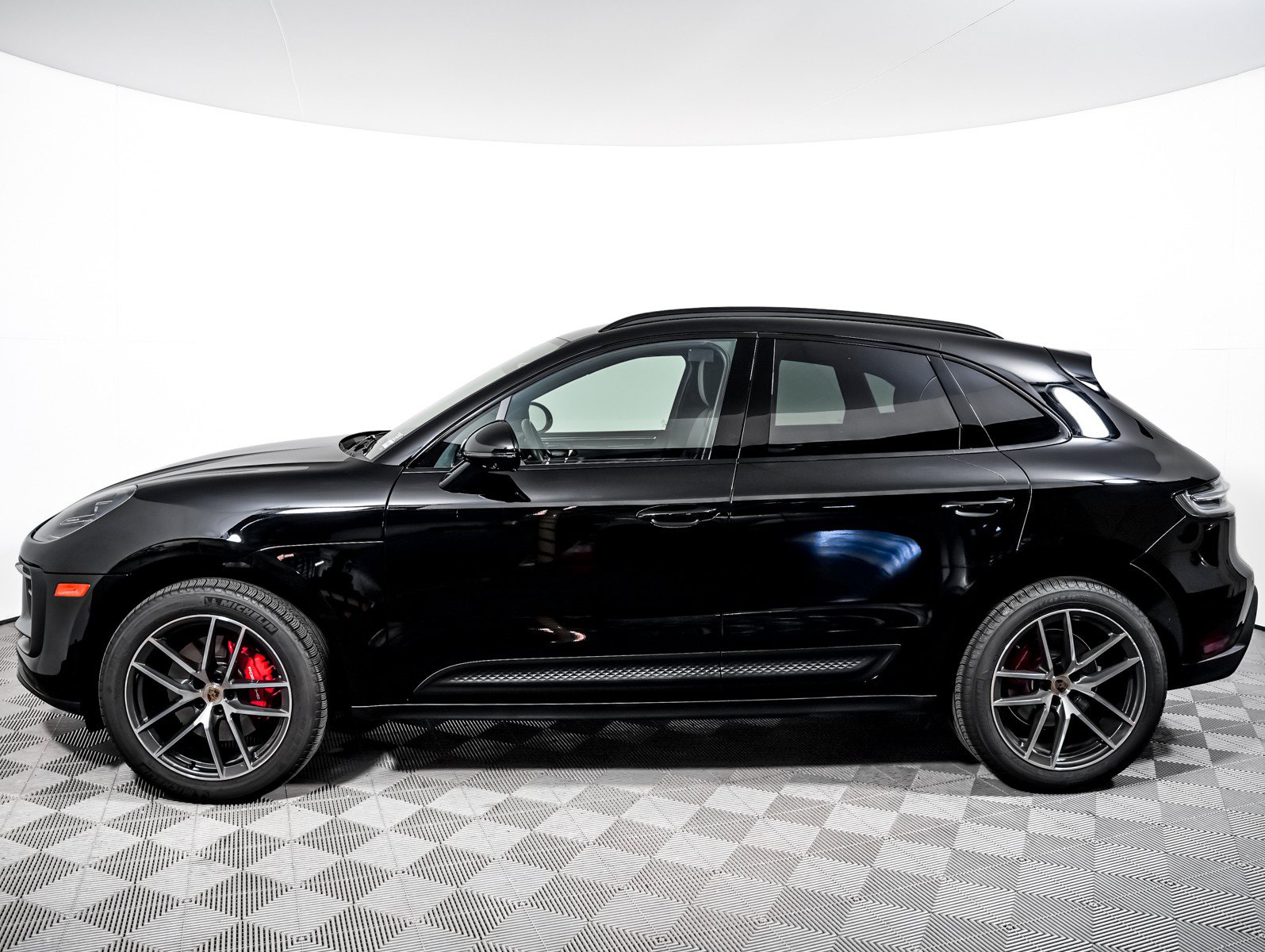 Certified 2026 Porsche Macan S AWD/4WD image 2