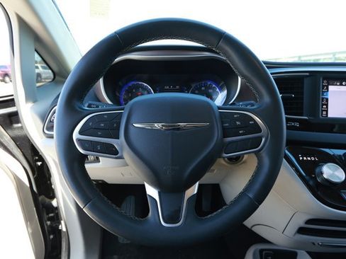 Used 2023 Chrysler Voyager LX image 11