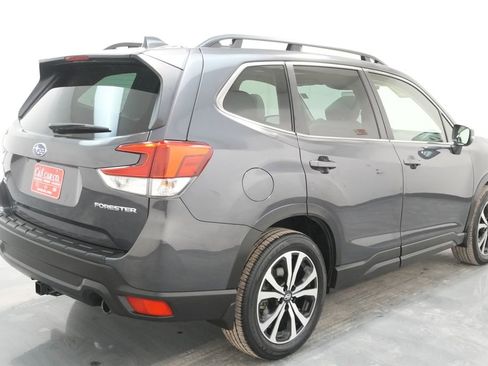 Used 2022 Subaru Forester Limited image 9