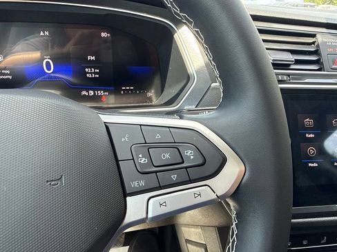 Used 2023 Volkswagen Tiguan SE w/ Panoramic Sunroof Package FWD image 17