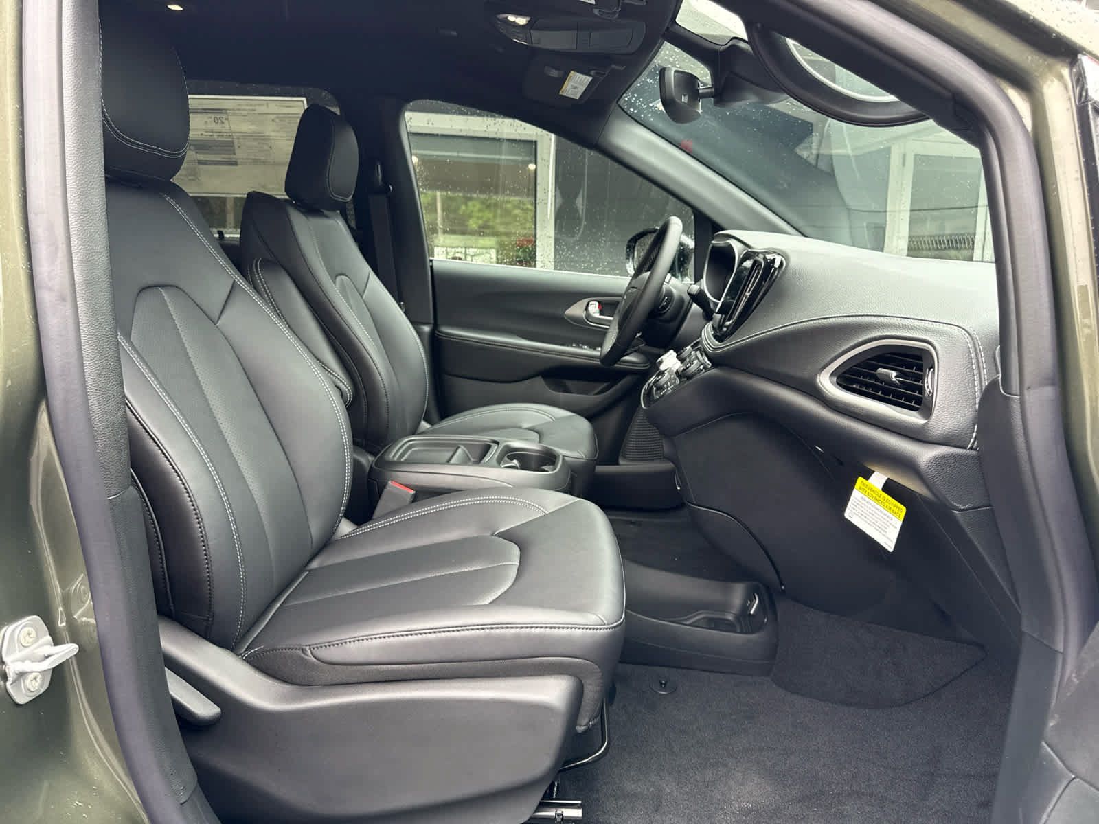 New 2027 Chrysler Pacifica Select AWD/4WD image 15