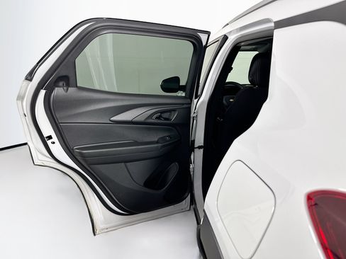 Used 2025 Chevrolet TrailBlazer LT AWD/4WD image 25