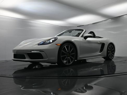 Used 2018 Porsche 718 Boxster image 47