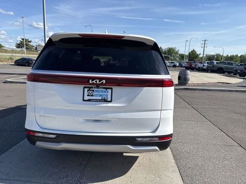 Used 2024 Kia Carnival LX FWD image 7