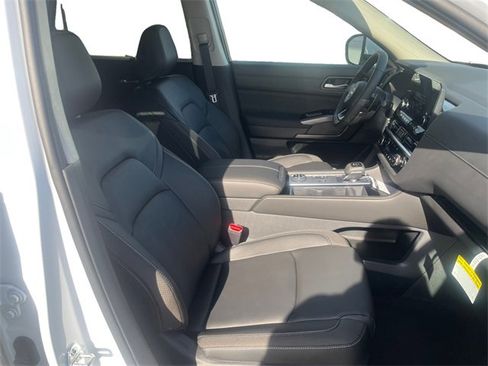 New 2025 Nissan Pathfinder SL image 10