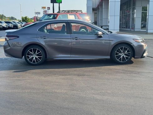 Certified 2022 Toyota Camry SE FWD image 2