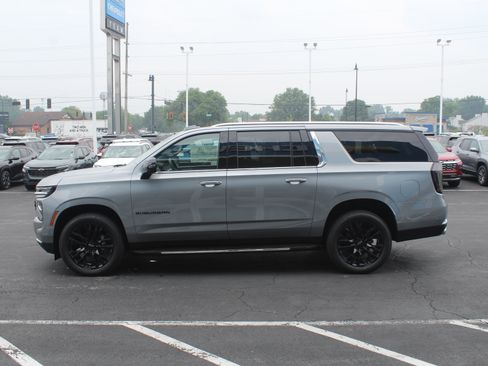 New 2026 Chevrolet Suburban Premier AWD/4WD image 6