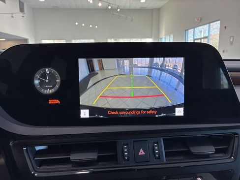 Certified 2025 Lexus ES 350 w/ Premium Package image 27