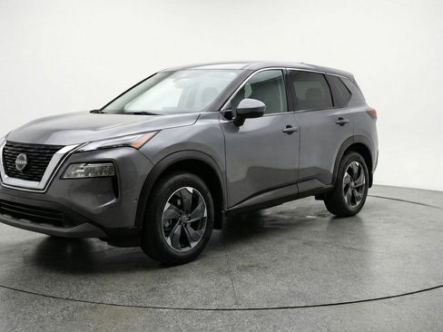 Used 2025 Nissan Rogue SV AWD/4WD image 3