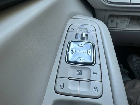 Used 2021 Genesis G90 3.3T Premium RWD image 19