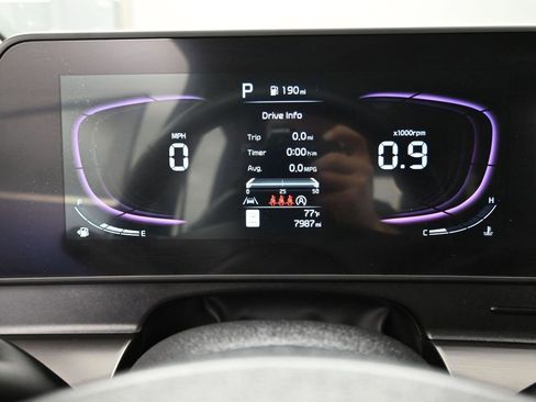 Used 2024 Kia Sportage EX image 8