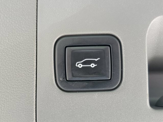 Used 2021 Cadillac XT5 Premium Luxury w/ LPO, Floor Liner Package FWD image 11