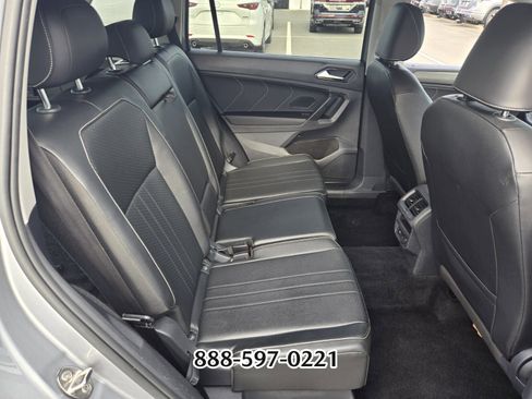 Used 2022 Volkswagen Tiguan SE image 16