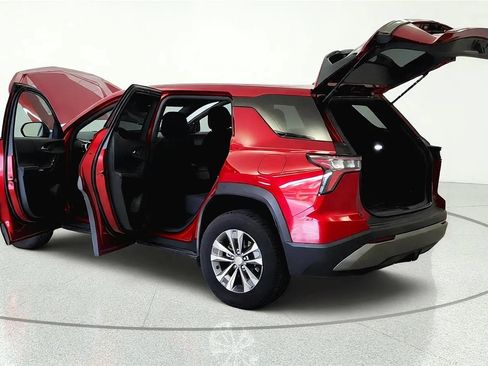 Used 2025 Chevrolet Equinox LT w/ Safety and Technology Package FWD image 10