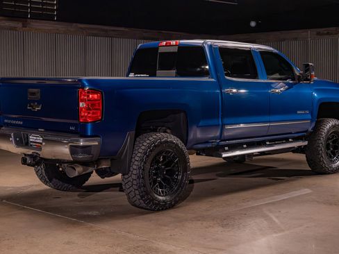 Used 2019 Chevrolet Silverado 2500 LTZ w/ Duramax Plus Package AWD/4WD image 10