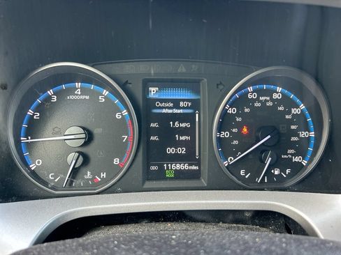 Used 2018 Toyota RAV4 LE FWD image 20