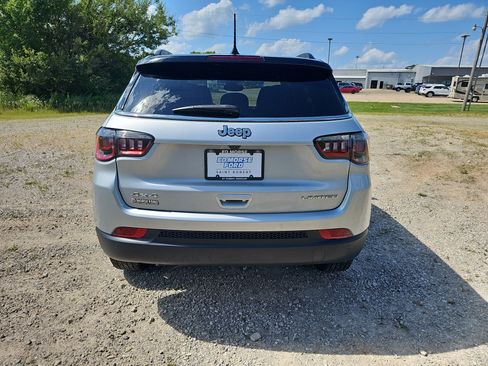 Used 2025 Jeep Compass Limited AWD/4WD image 5