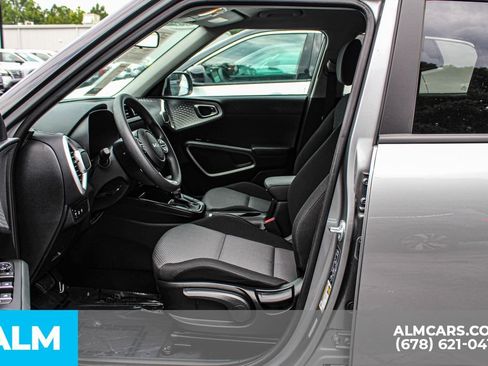 Used 2025 Kia Soul LX w/ LX Technology Package FWD image 17