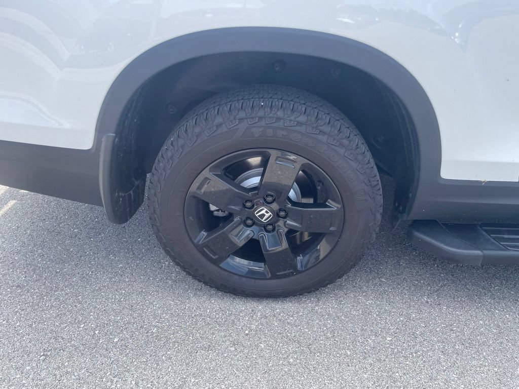 Used 2025 Honda Ridgeline Black Edition image 11