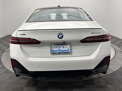 New 2026 BMW 550e xDrive w/ Premium Package image 15