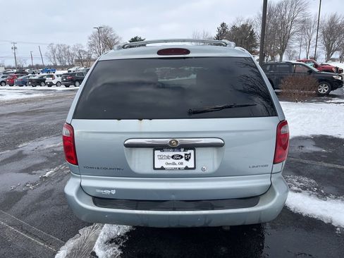 Used 2001 Chrysler Town & Country Limited image 10