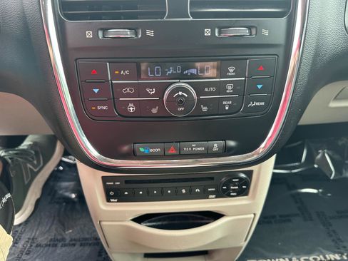 Used 2013 Chrysler Town & Country Touring-L w/ Entertainment Group #2 image 13