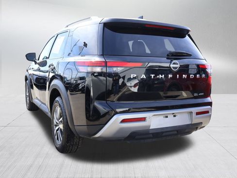 Used 2025 Nissan Pathfinder SL image 5