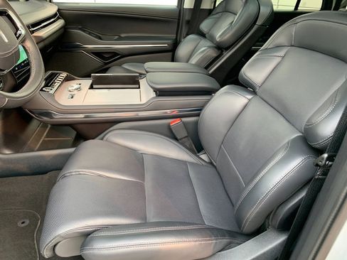 Certified 2025 Lincoln Navigator L Reserve AWD/4WD image 18
