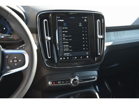 Certified 2025 Volvo XC40 B5 Plus w/ Protection Package Premier image 19