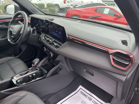 Used 2025 Chevrolet TrailBlazer RS image 27