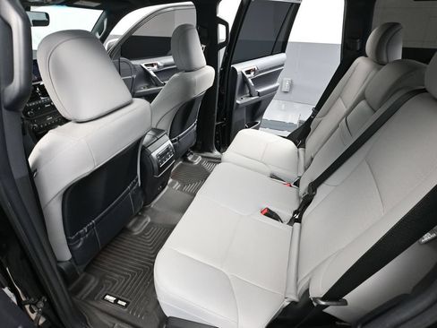 Used 2023 Lexus GX 460 w/ Black Line Special Edition AWD/4WD image 40