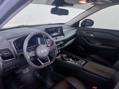 Used 2024 Nissan Rogue SL FWD image 9