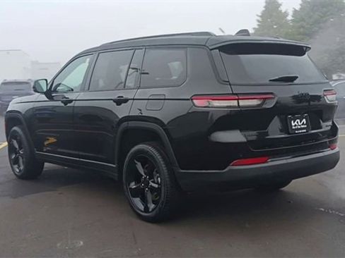 Used 2024 Jeep Grand Cherokee L Limited w/ Black Appearance Package image 9