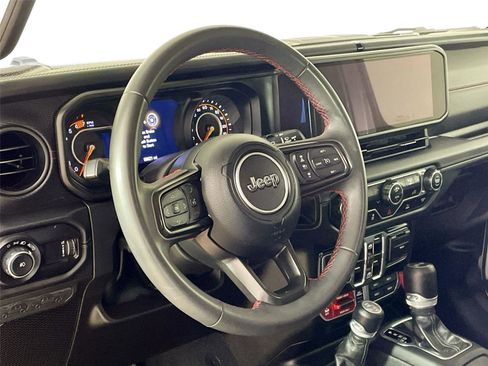 Used 2024 Jeep Wrangler Unlimited Rubicon image 12